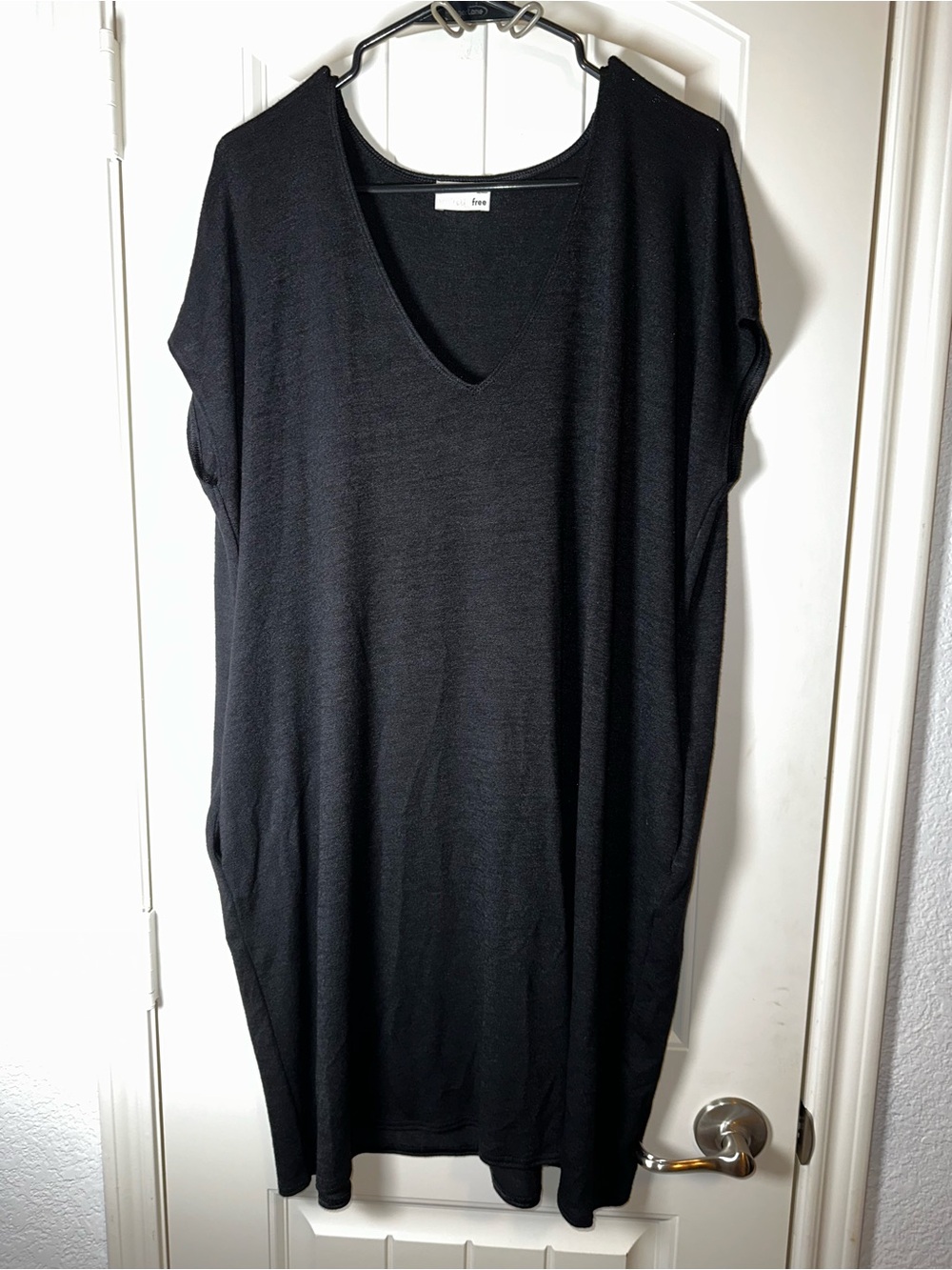 Wilfred Free Aritzia Black Knit V-Neck Tunic Dress size medium